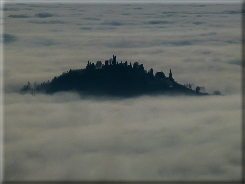 foto Pedemontana Veneta nella nebbia